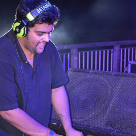 Amazing vibe ! Best place to make good music and learn some amazing DJing