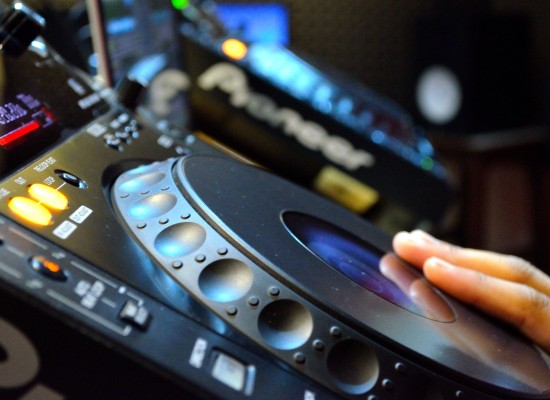 CDJ (Compact Disk Jockey)