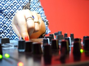DDJ (Digital Disk Jockey)